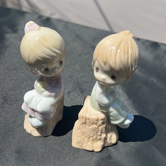 Precious moments salt and pepper shaker - Picture 2 of 5
